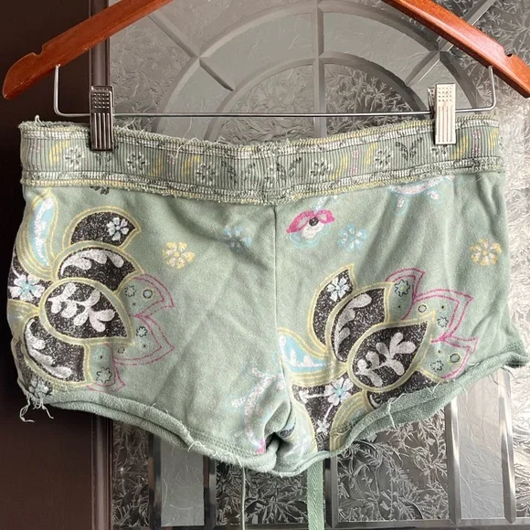 Old Navy Green Paisley Sleep Shorts - Picture 2 of 3
